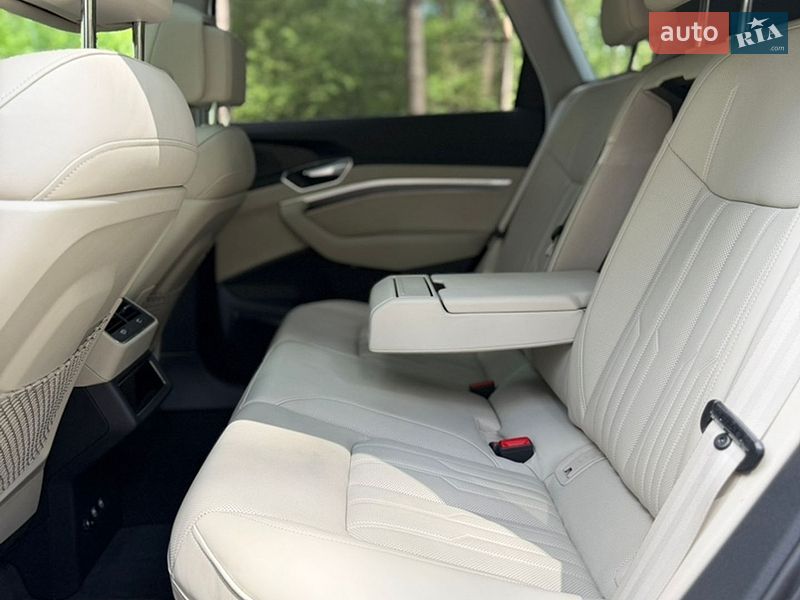 Внедорожник / Кроссовер Audi e-tron 2019 в Львове