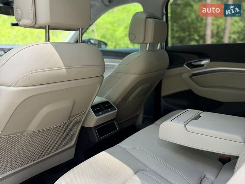 Внедорожник / Кроссовер Audi e-tron 2019 в Львове