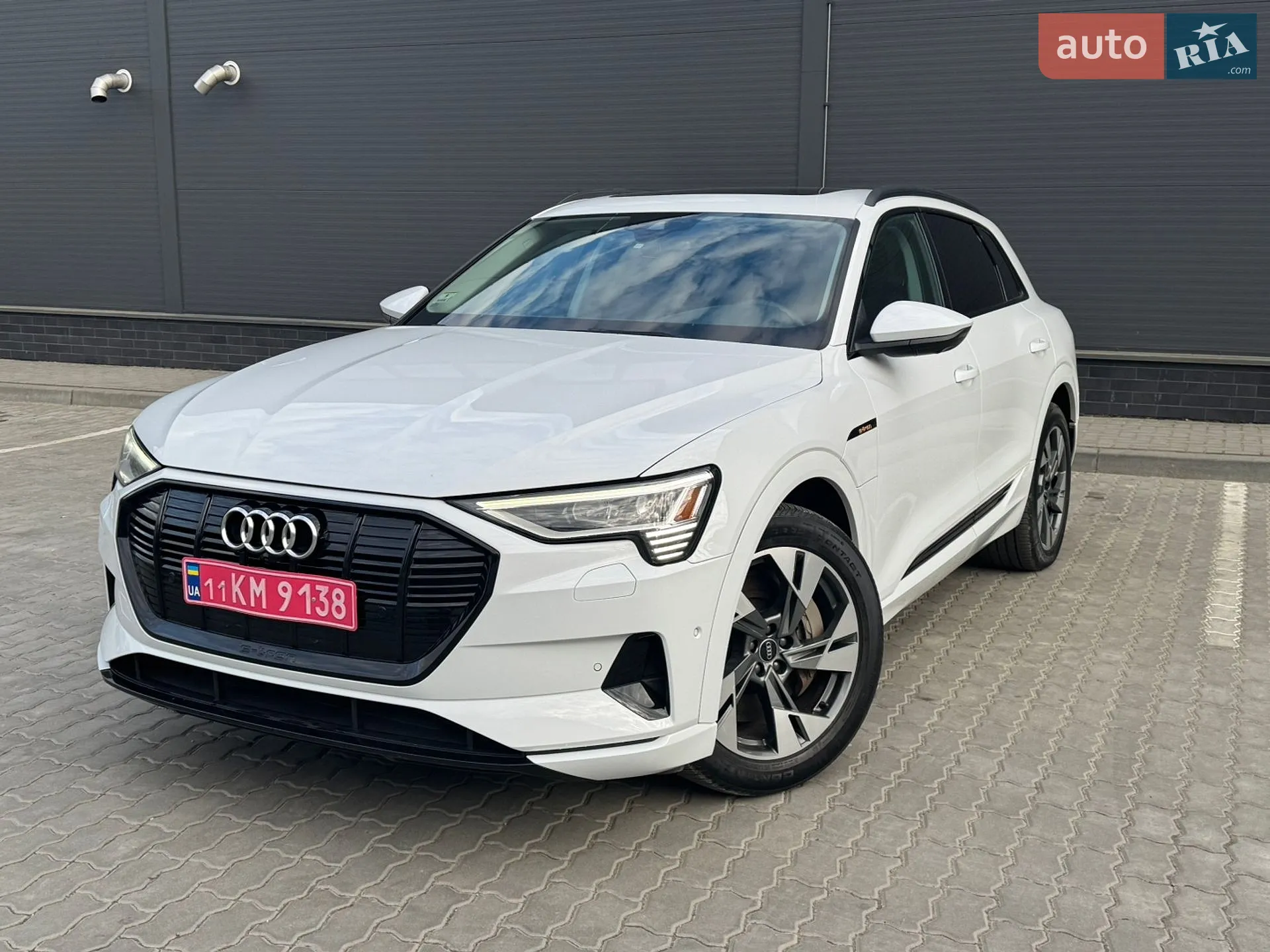 2022 Audi e-tron - фото 1