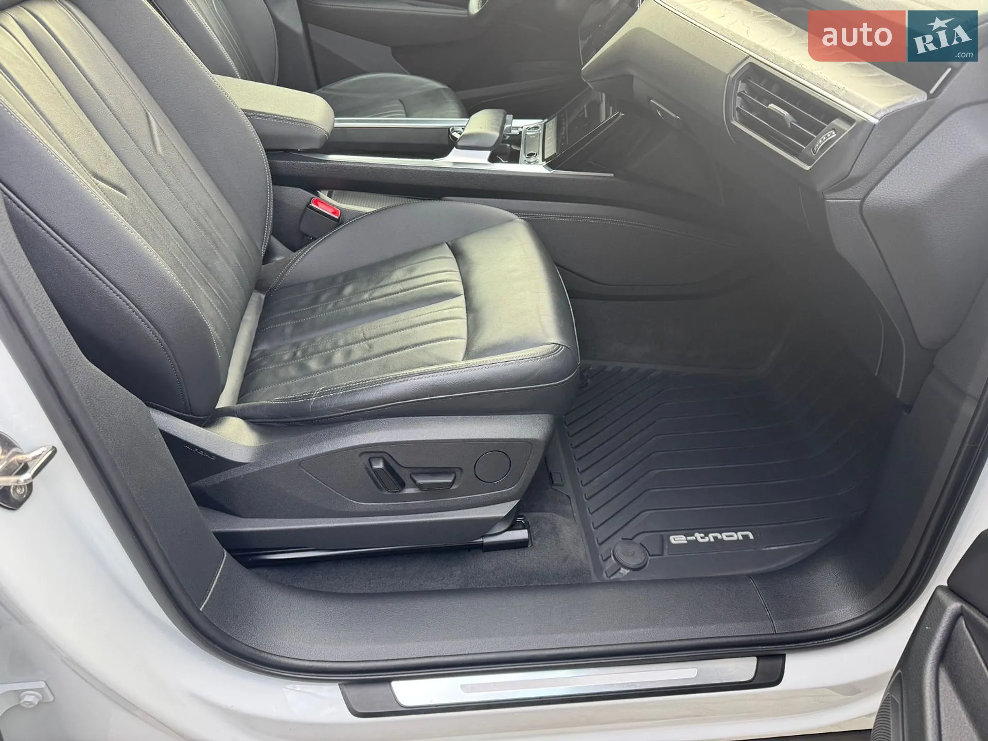 2022 Audi e-tron - мініатюра 15