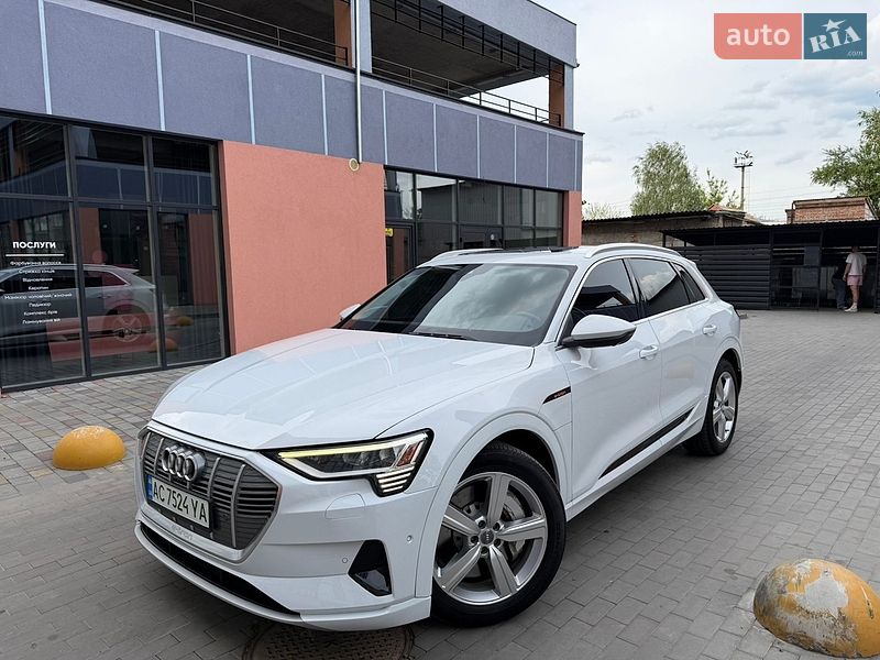 Позашляховик / Кросовер Audi e-tron 2019 в Володимирі