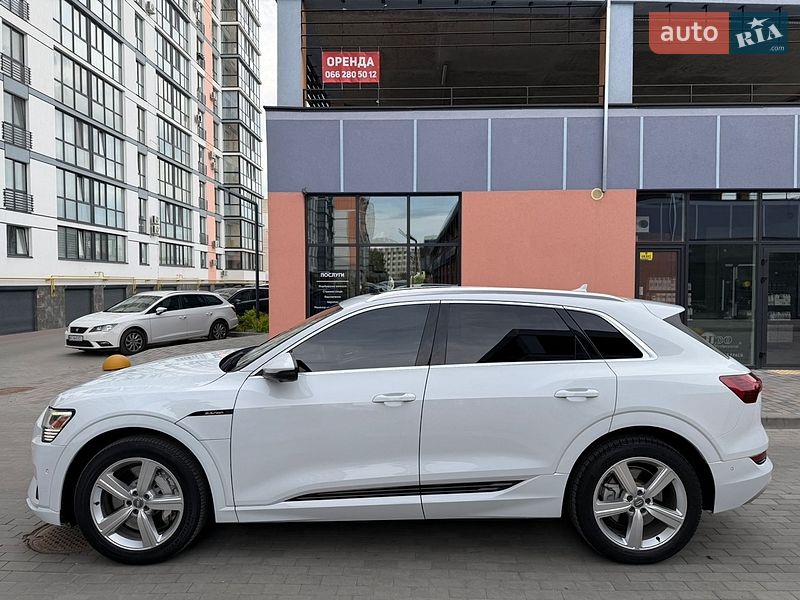 Позашляховик / Кросовер Audi e-tron 2019 в Володимирі