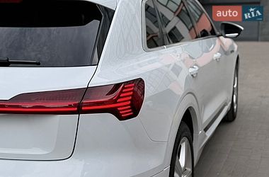 Позашляховик / Кросовер Audi e-tron 2019 в Володимирі