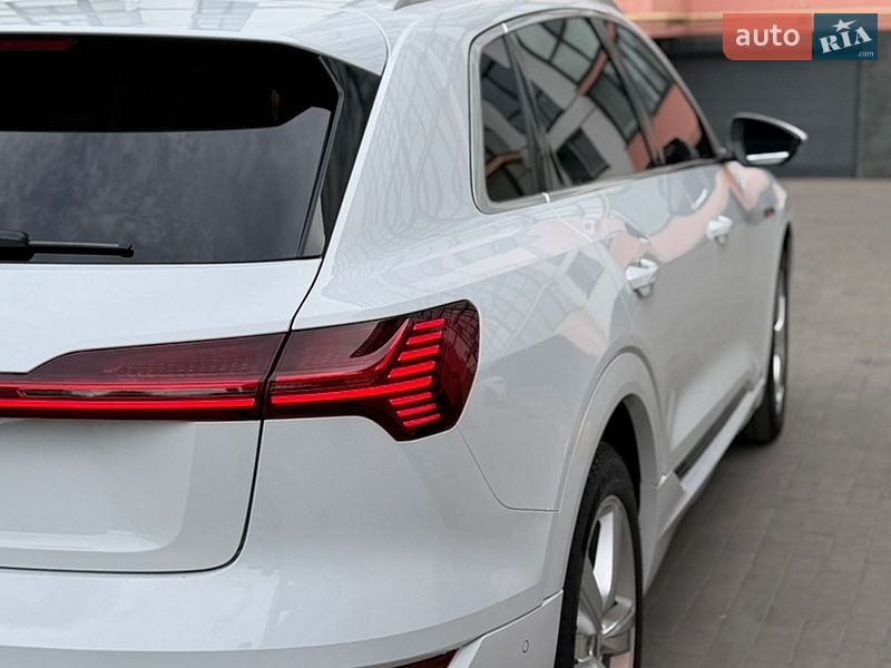Позашляховик / Кросовер Audi e-tron 2019 в Володимирі