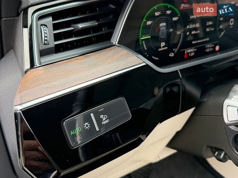 Позашляховик / Кросовер Audi e-tron 2019 в Володимирі