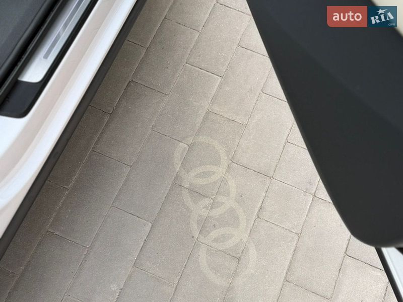 Позашляховик / Кросовер Audi e-tron 2019 в Володимирі