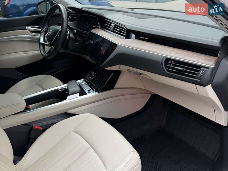 Позашляховик / Кросовер Audi e-tron 2019 в Володимирі