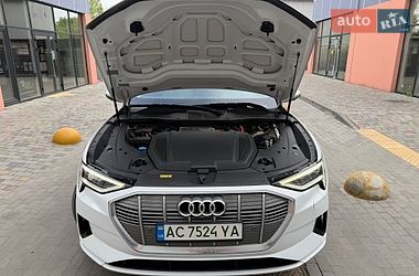 Позашляховик / Кросовер Audi e-tron 2019 в Володимирі