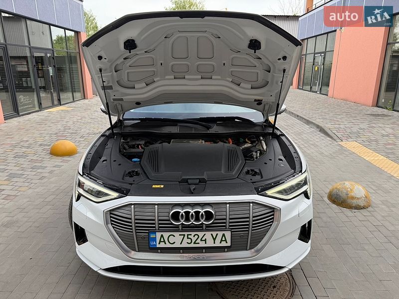 Позашляховик / Кросовер Audi e-tron 2019 в Володимирі