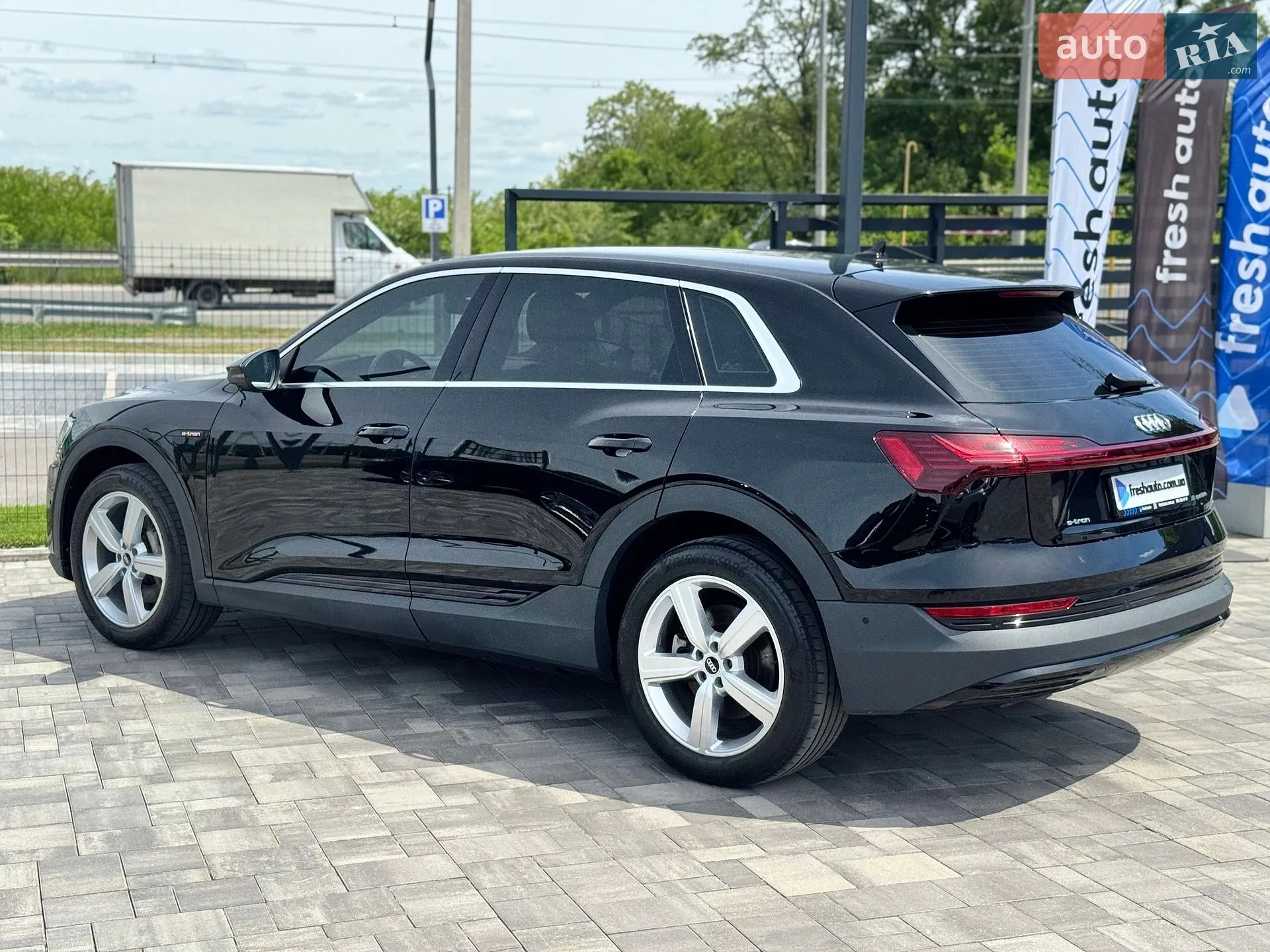 2021 Audi e-tron - мініатюра 9