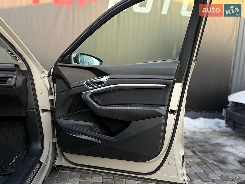 Внедорожник / Кроссовер Audi e-tron 2019 в Львове
