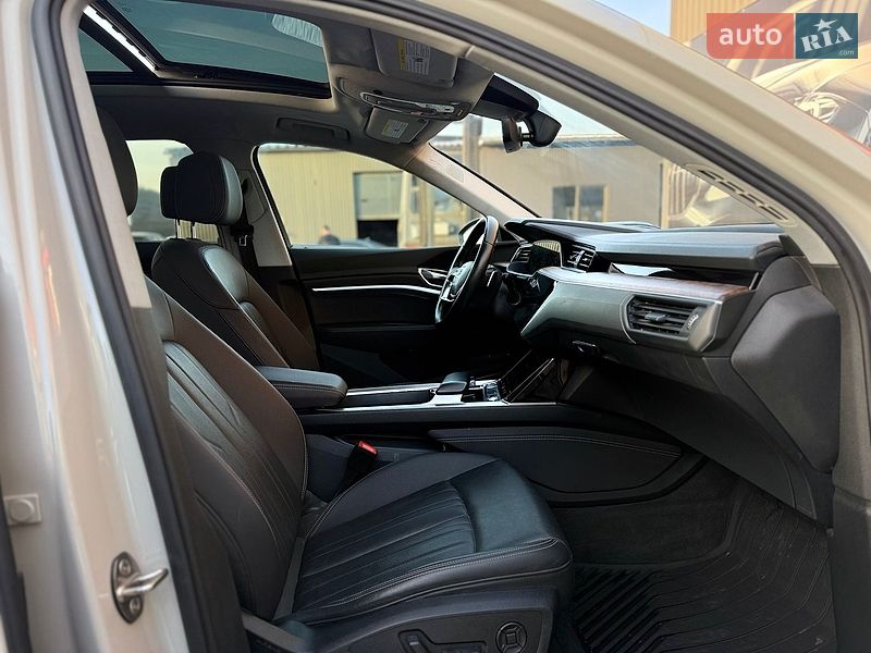 Внедорожник / Кроссовер Audi e-tron 2019 в Львове