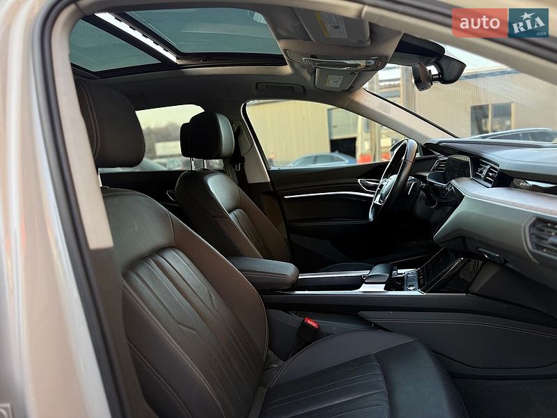 Внедорожник / Кроссовер Audi e-tron 2019 в Львове