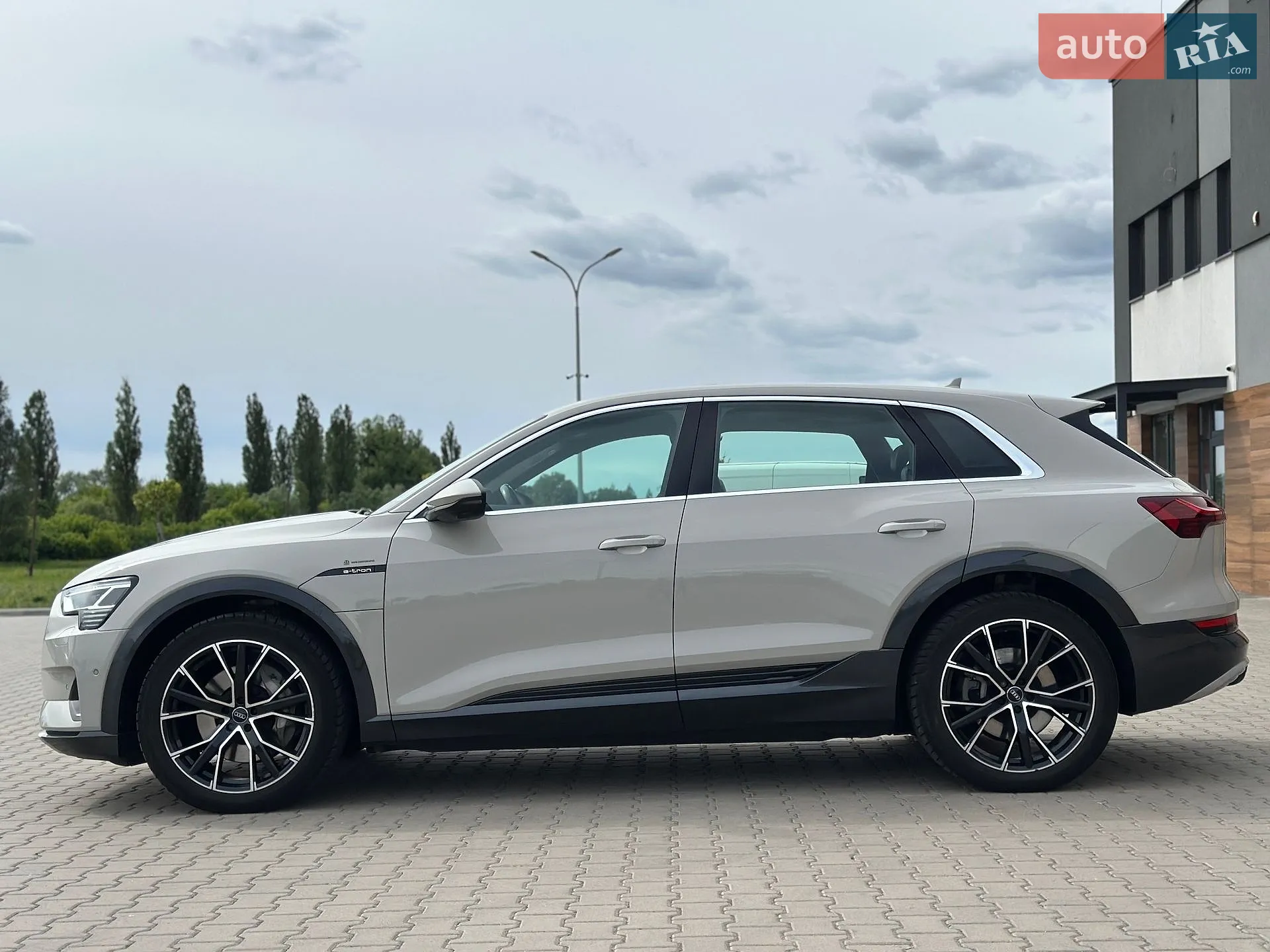 2020 Audi e-tron - мініатюра 12