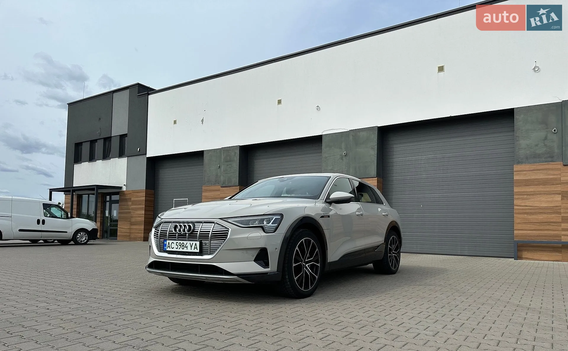 2020 Audi e-tron - мініатюра 16