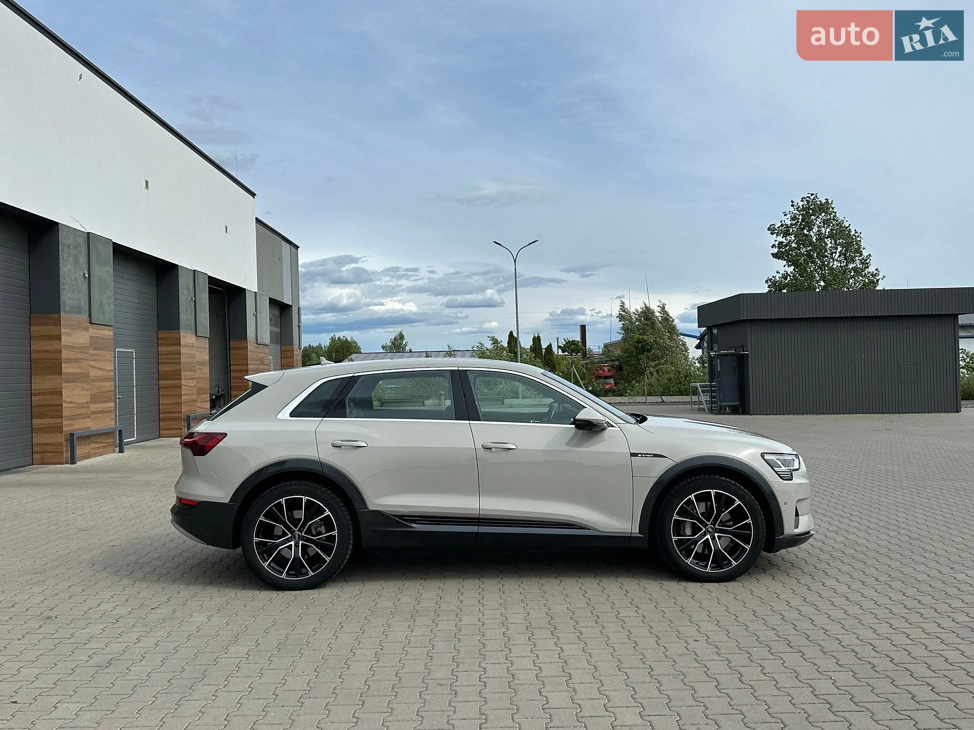 2020 Audi e-tron - мініатюра 23