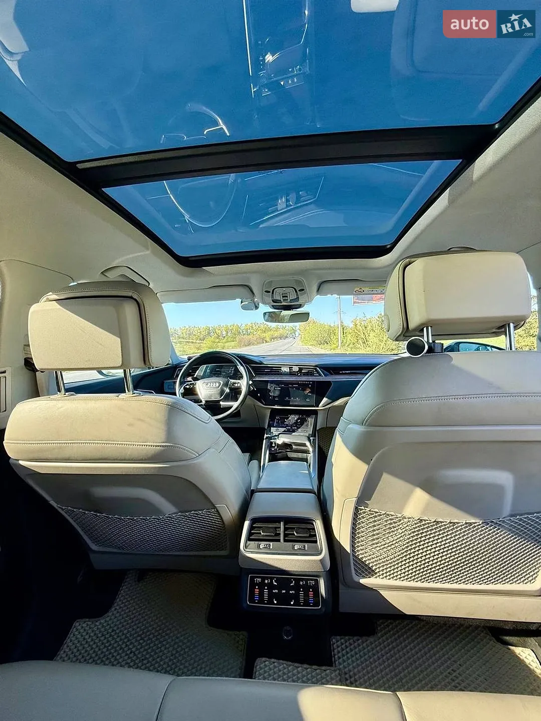 Audi e-tron 2019 VIN WAUZZZGE6KB013424 фото оголошення 5 з 39