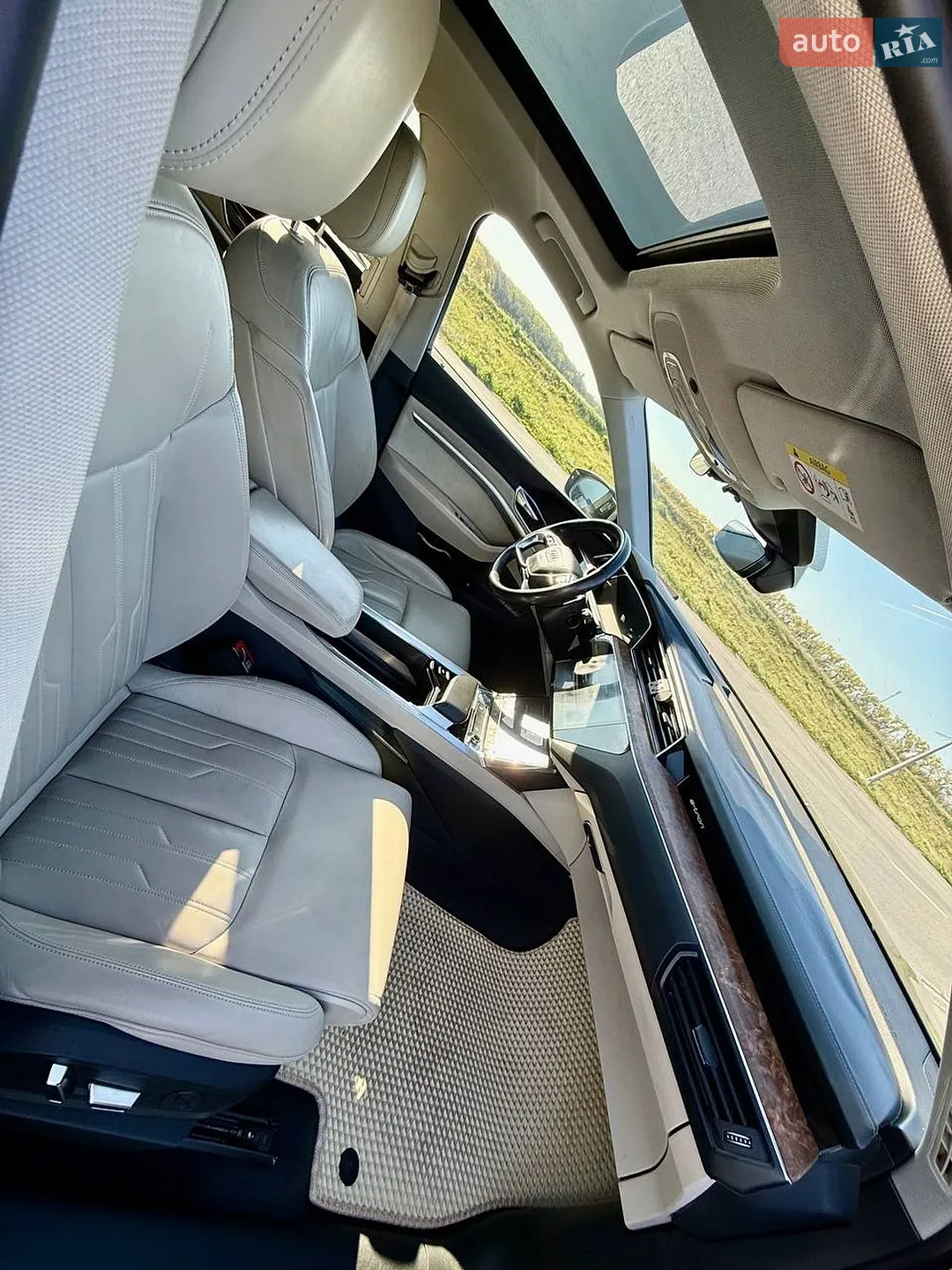 Audi e-tron 2019 VIN WAUZZZGE6KB013424 фото оголошення 12 з 39