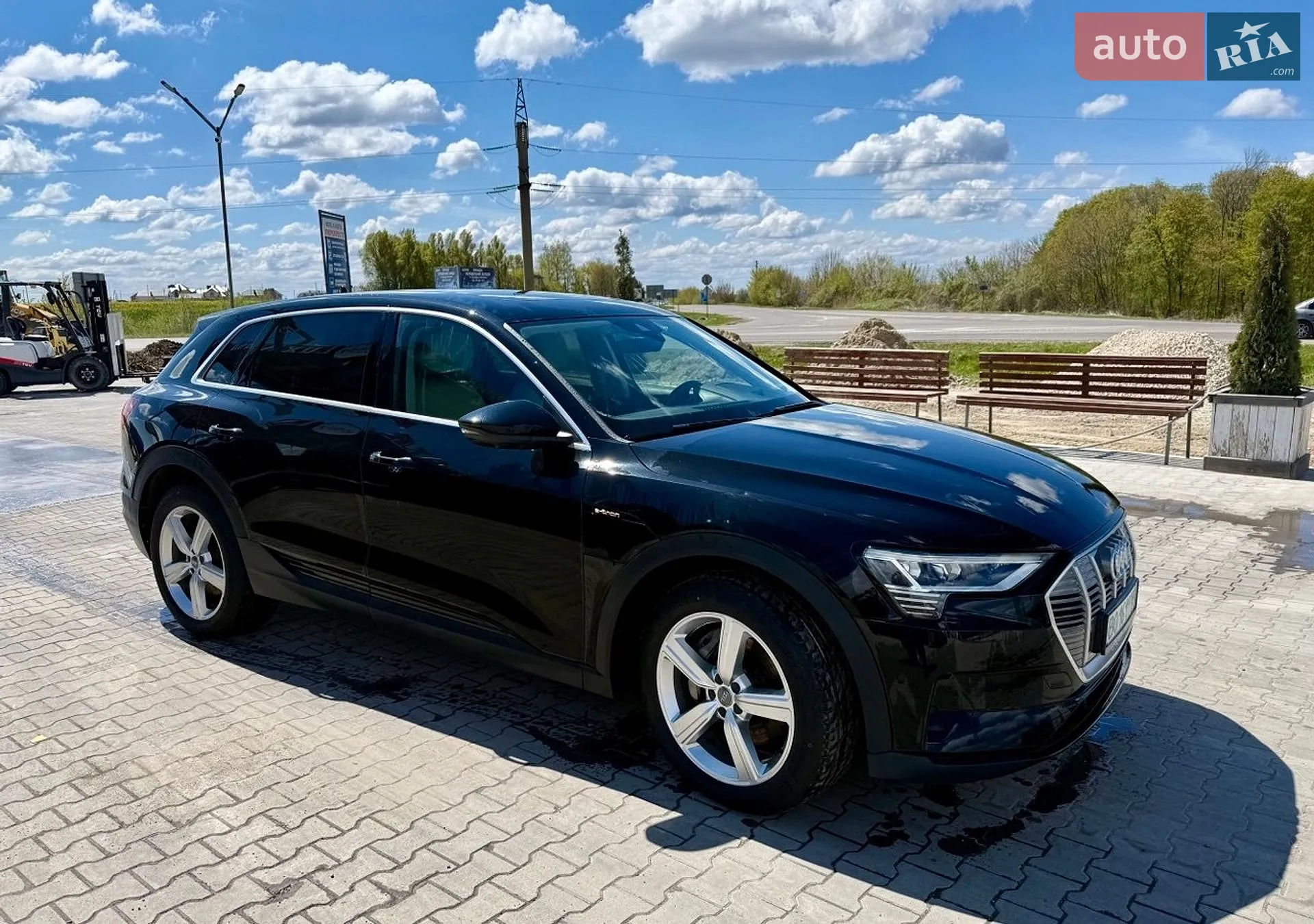 Audi e-tron 2019 VIN WAUZZZGE6KB013424 фото оголошення 28 з 39