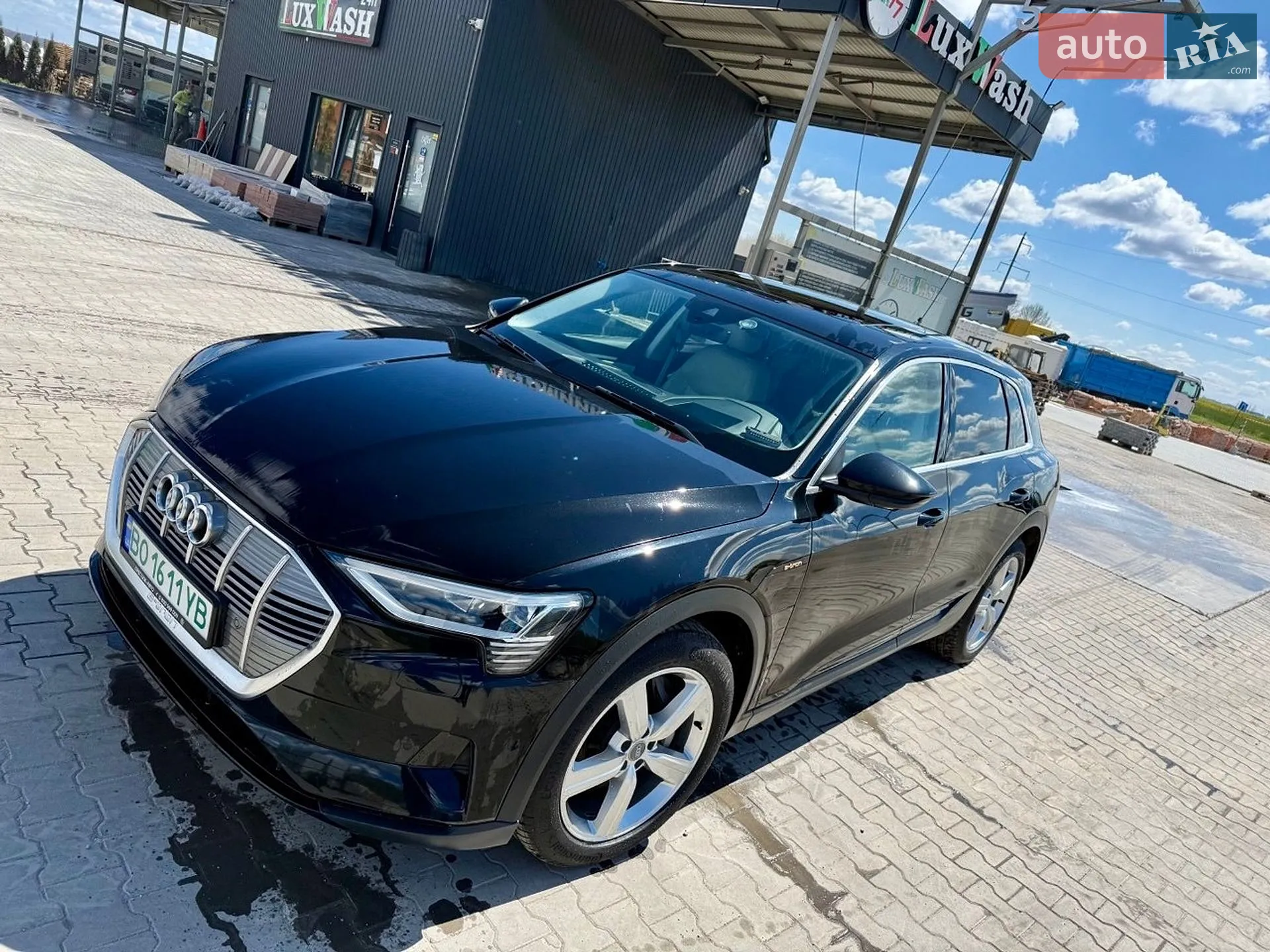 Audi e-tron 2019 VIN WAUZZZGE6KB013424 фото оголошення 32 з 39