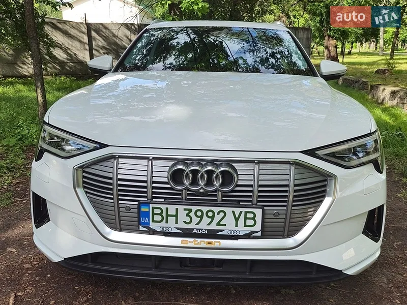 Audi e-tron 2019 VIN WA1VABGE3KB011317 фото оголошення 14 з 52