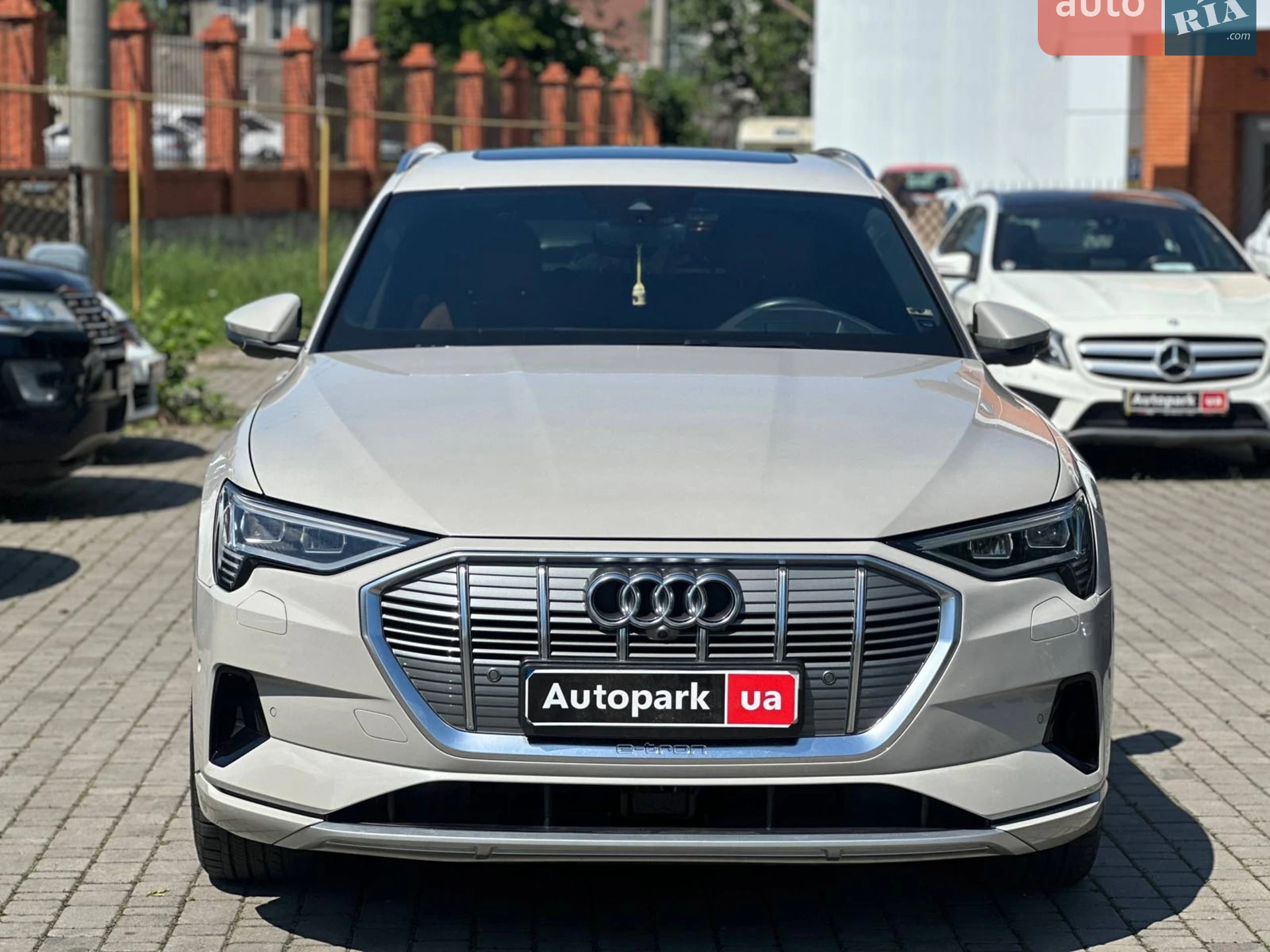 2019 Audi e-tron - мініатюра 2