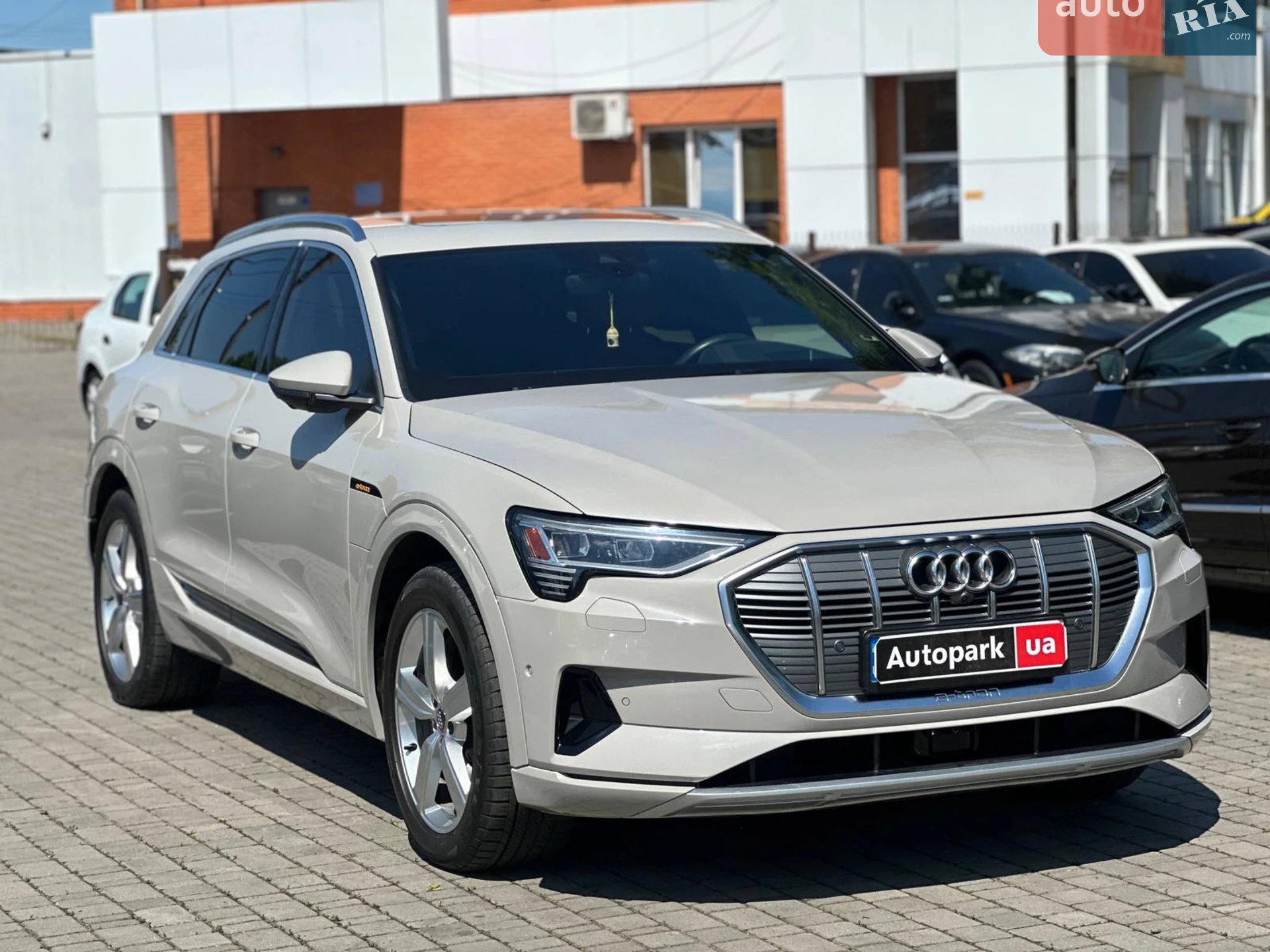 2019 Audi e-tron - мініатюра 3
