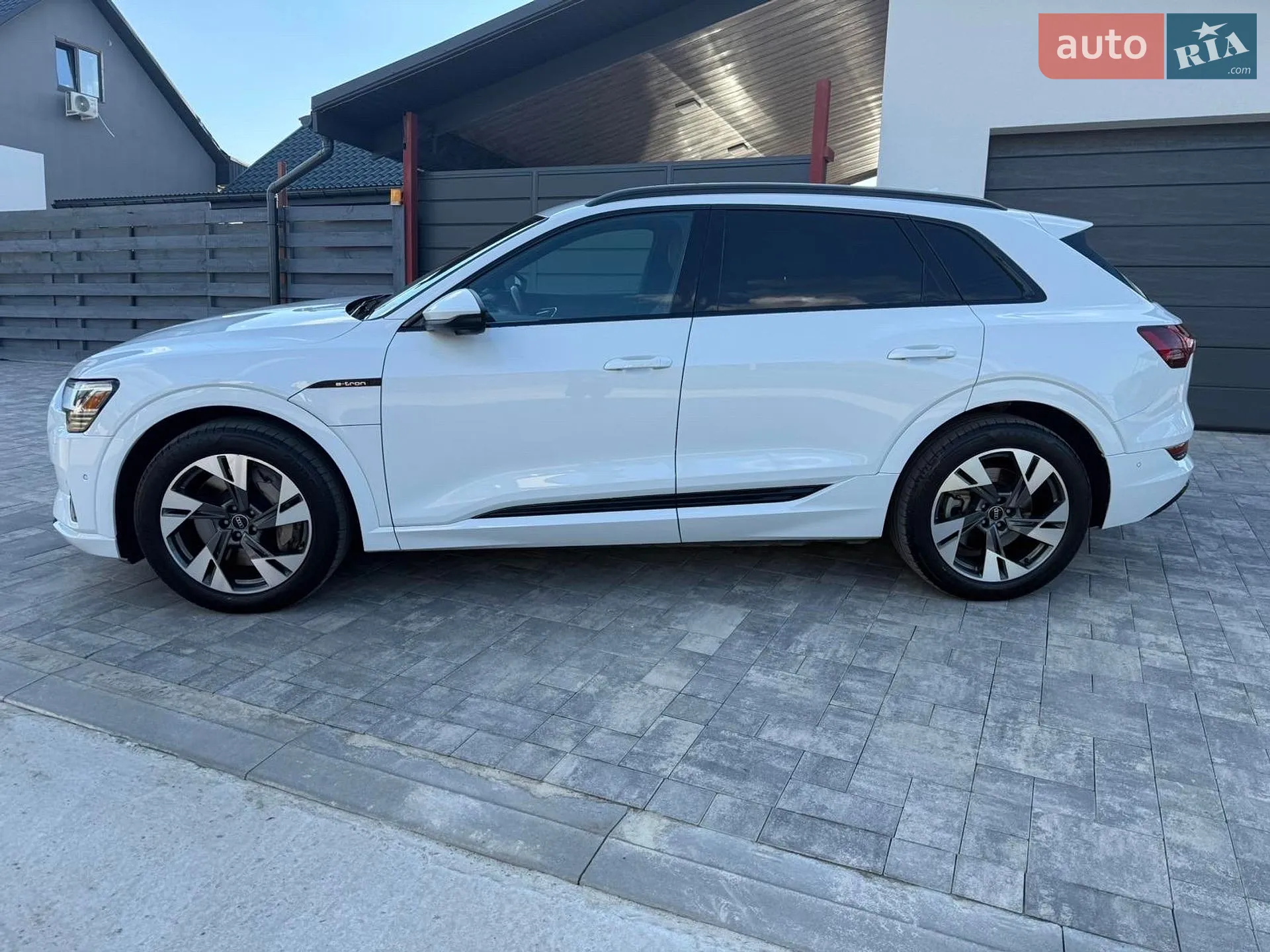 2020 Audi e-tron - мініатюра 2