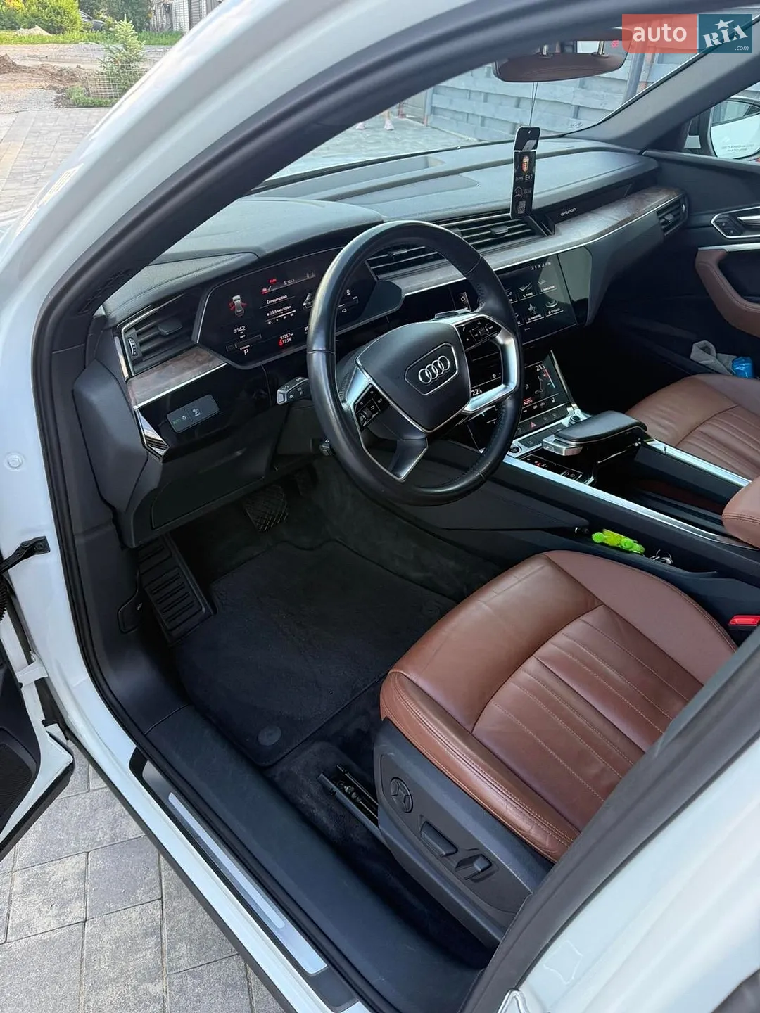 2020 Audi e-tron - мініатюра 10