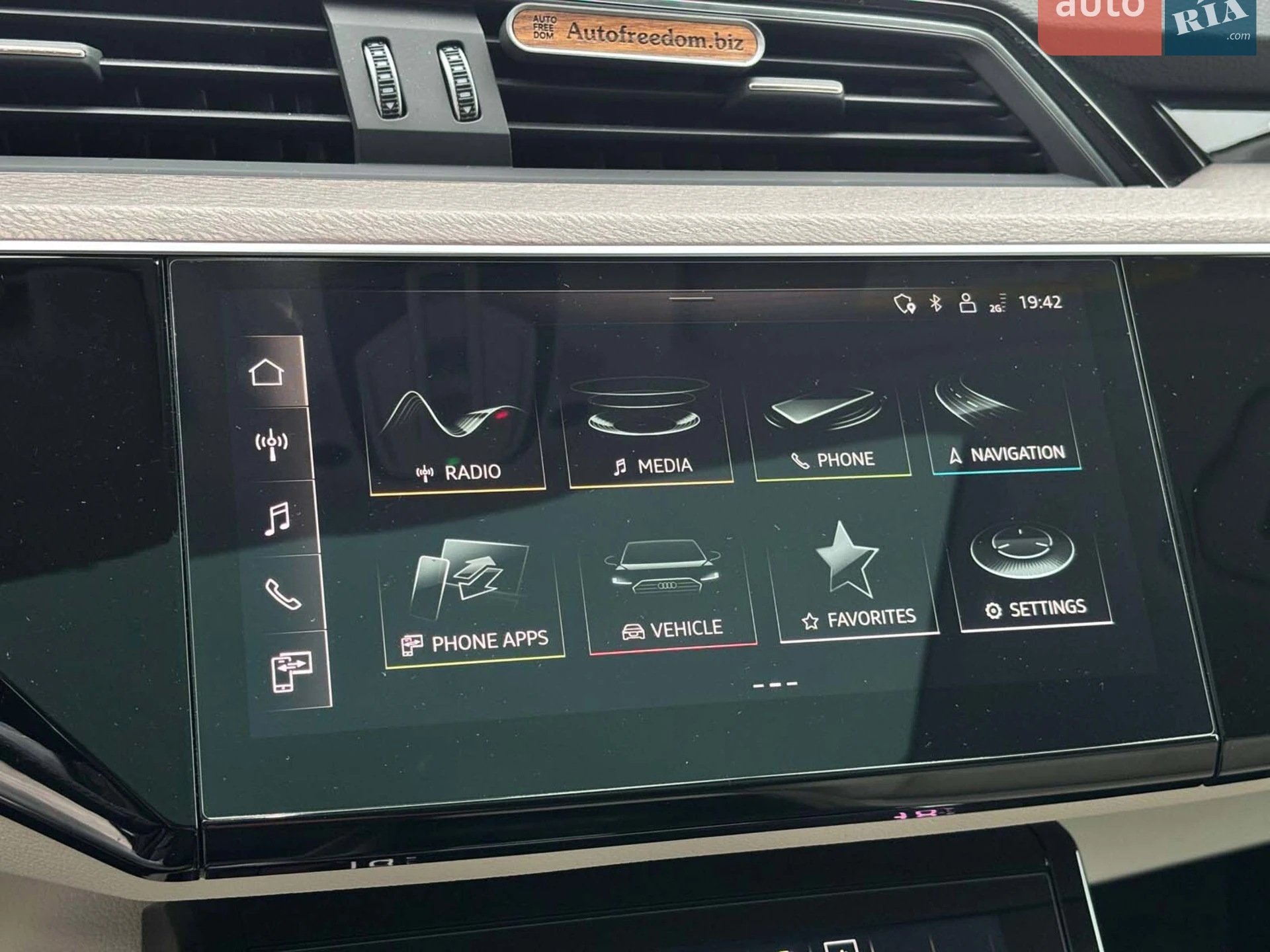 2021 Audi e-tron - мініатюра 26