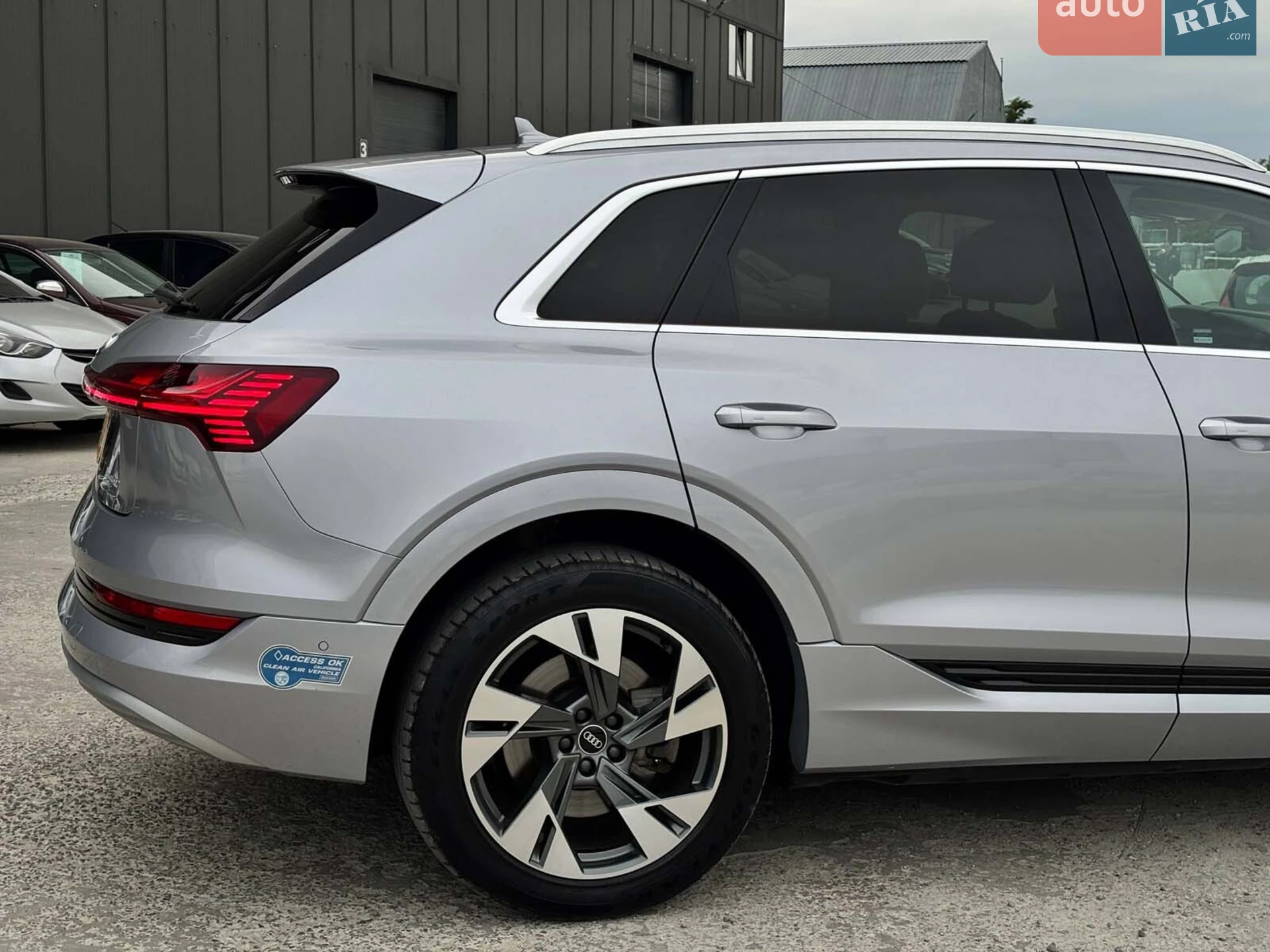 2021 Audi e-tron - мініатюра 8