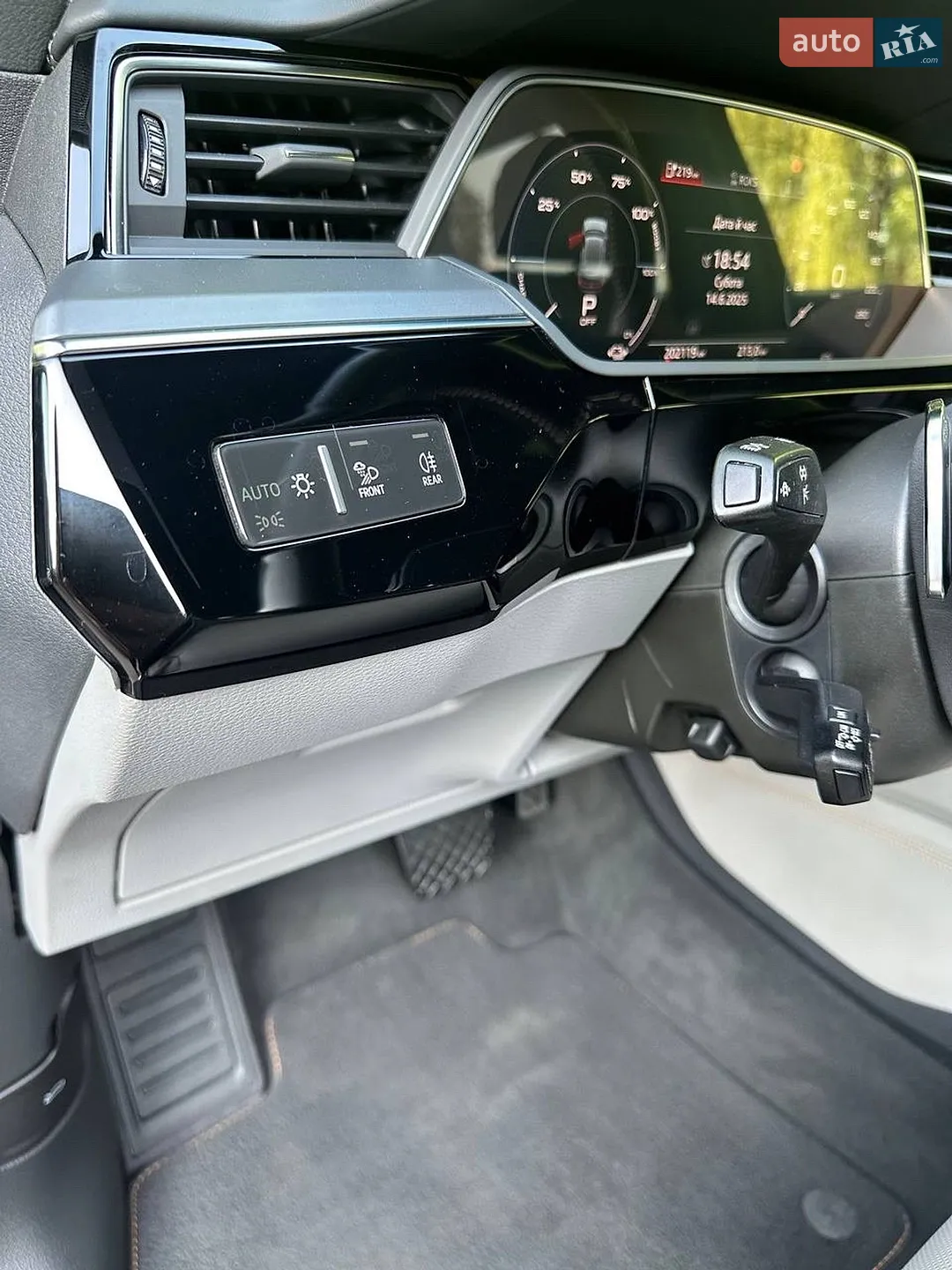 2019 Audi e-tron - мініатюра 16