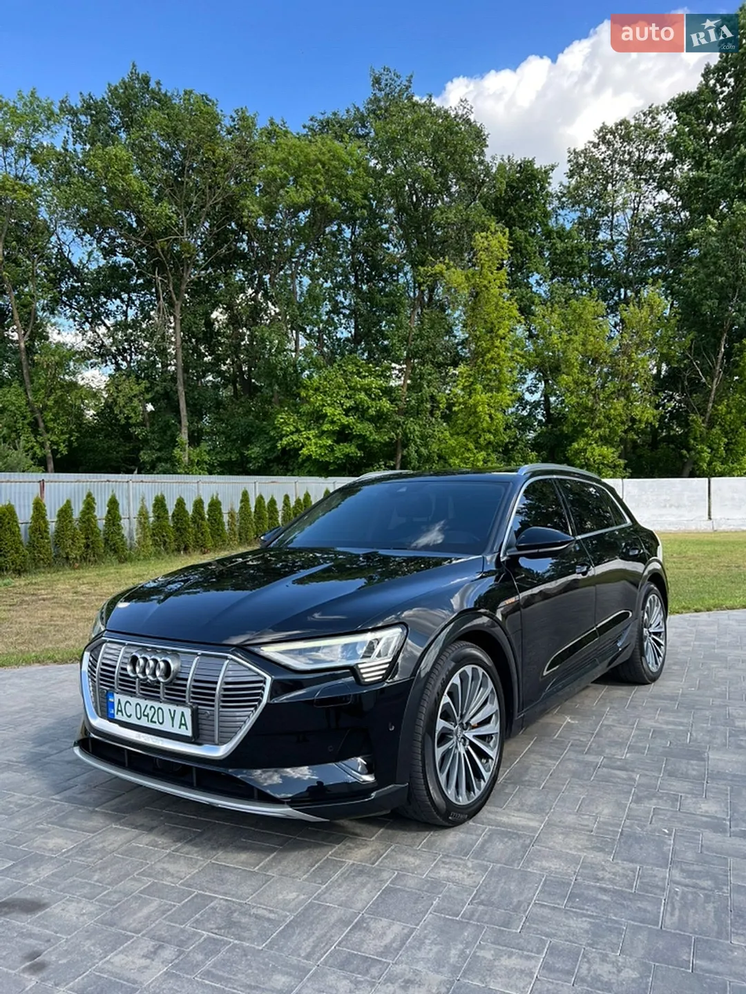 Audi e-tron 2018 VIN WAUZZZGE2KB001822 фото оголошення 3 з 6