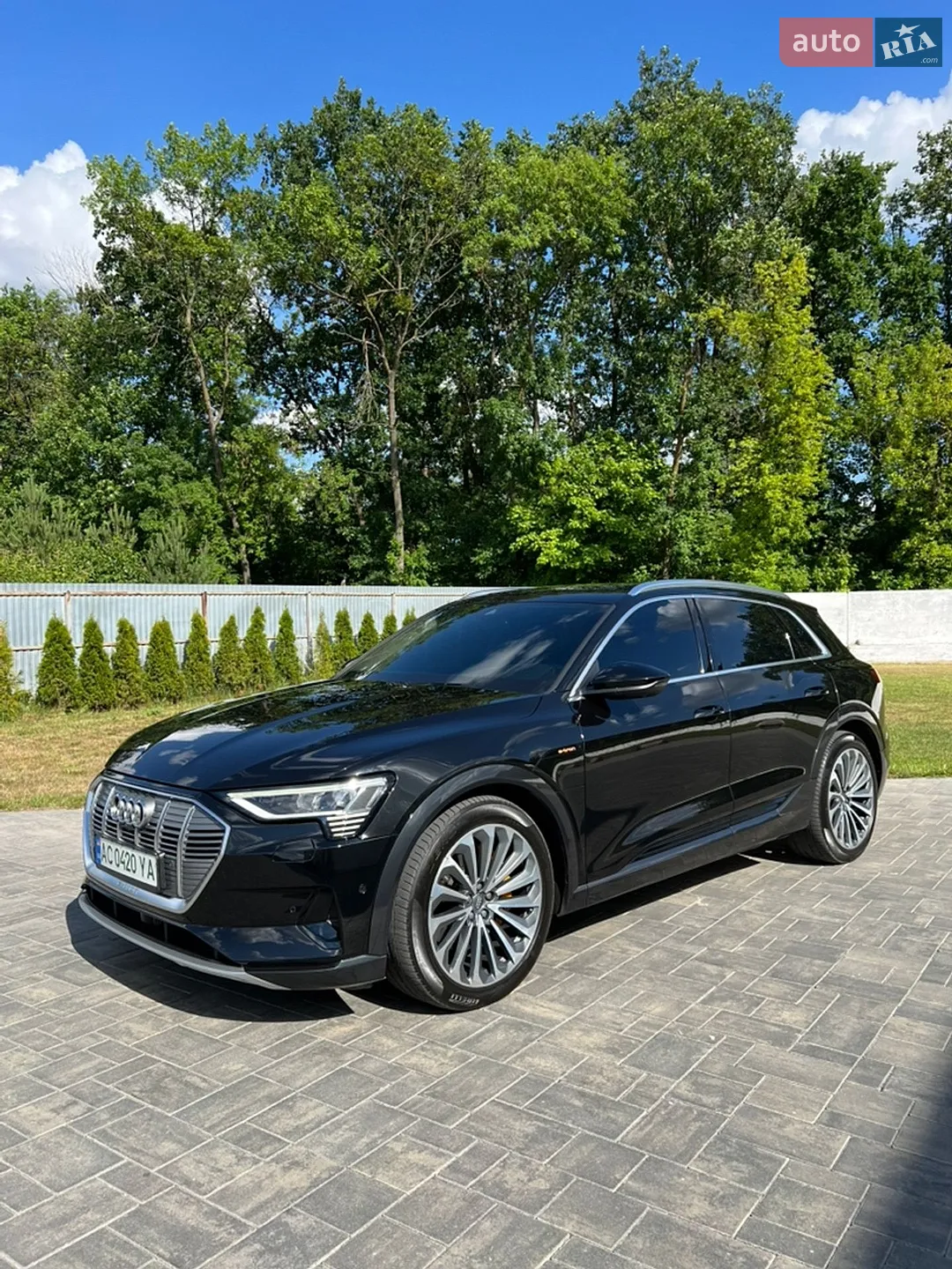 Audi e-tron 2018 VIN WAUZZZGE2KB001822 фото оголошення 4 з 6