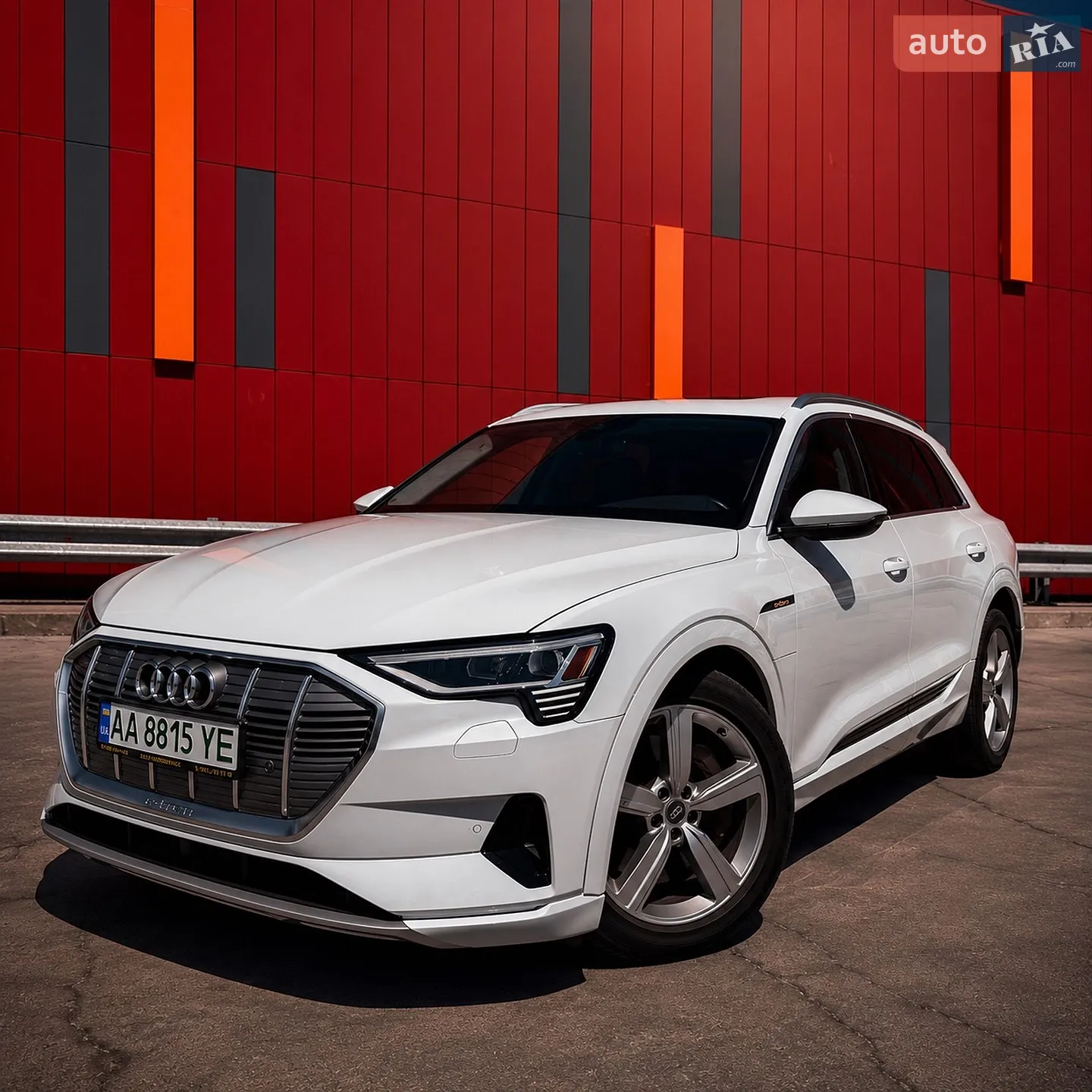 2019 Audi e-tron - мініатюра 2