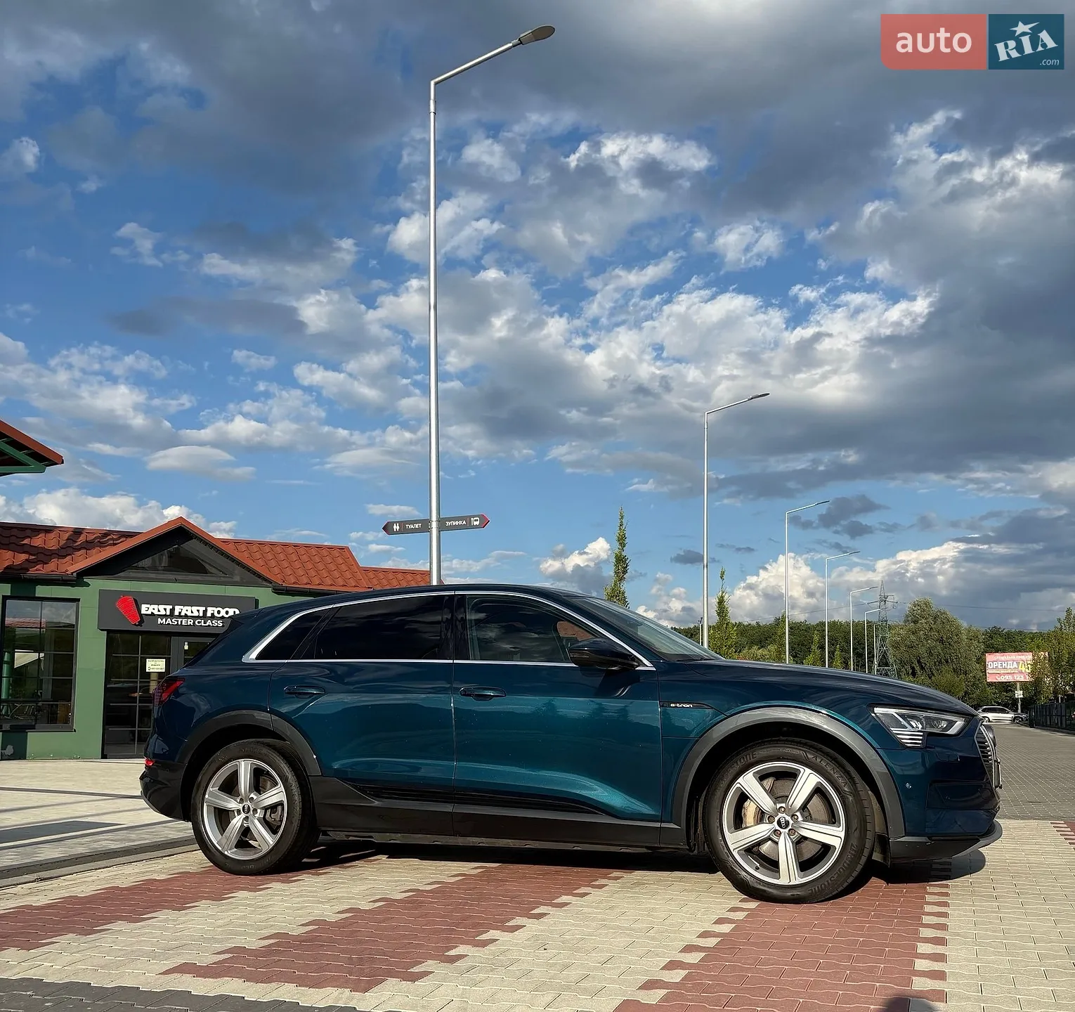 2020 Audi e-tron - мініатюра 3