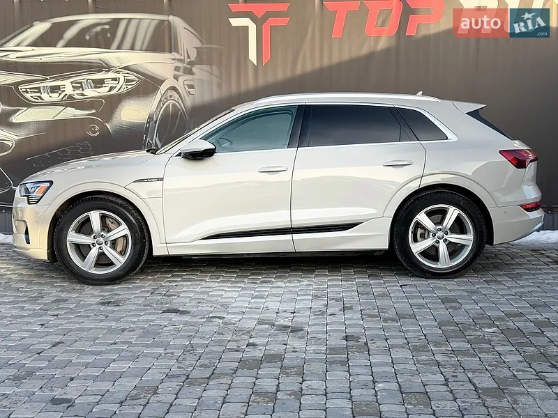 Audi e-tron 2019 VIN WA1LAAGE2KB024948 фото оголошення 13 з 114