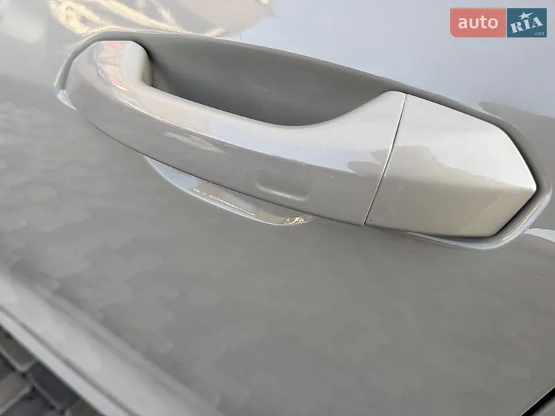 Audi e-tron 2019 VIN WA1LAAGE2KB024948 фото оголошення 26 з 114