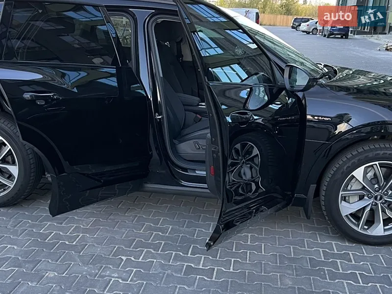 Audi e-tron 2020 VIN WA1AAAGE5MB003196 фото оголошення 10 з 72