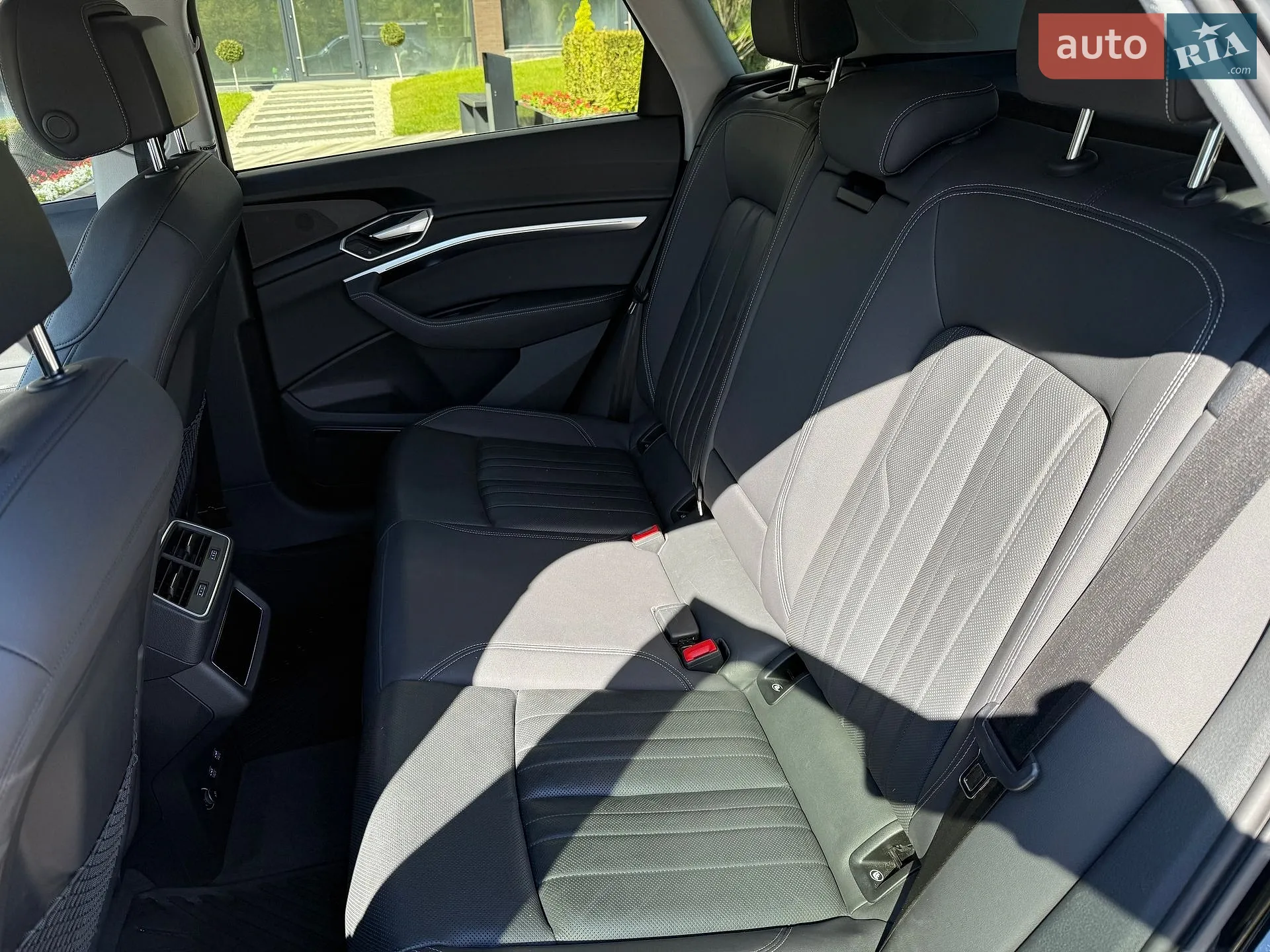 2019 Audi e-tron - мініатюра 22
