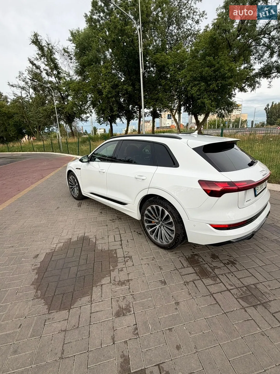 2020 Audi e-tron - мініатюра 13