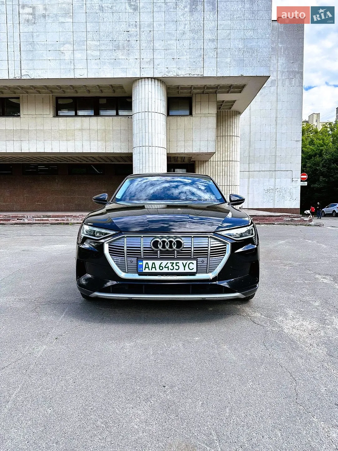 2019 Audi e-tron - мініатюра 2