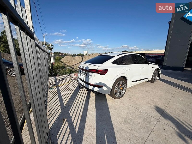 Audi e-tron, фото з оголошення