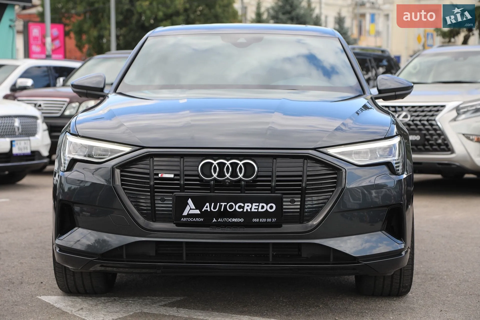 2019 Audi e-tron - мініатюра 2