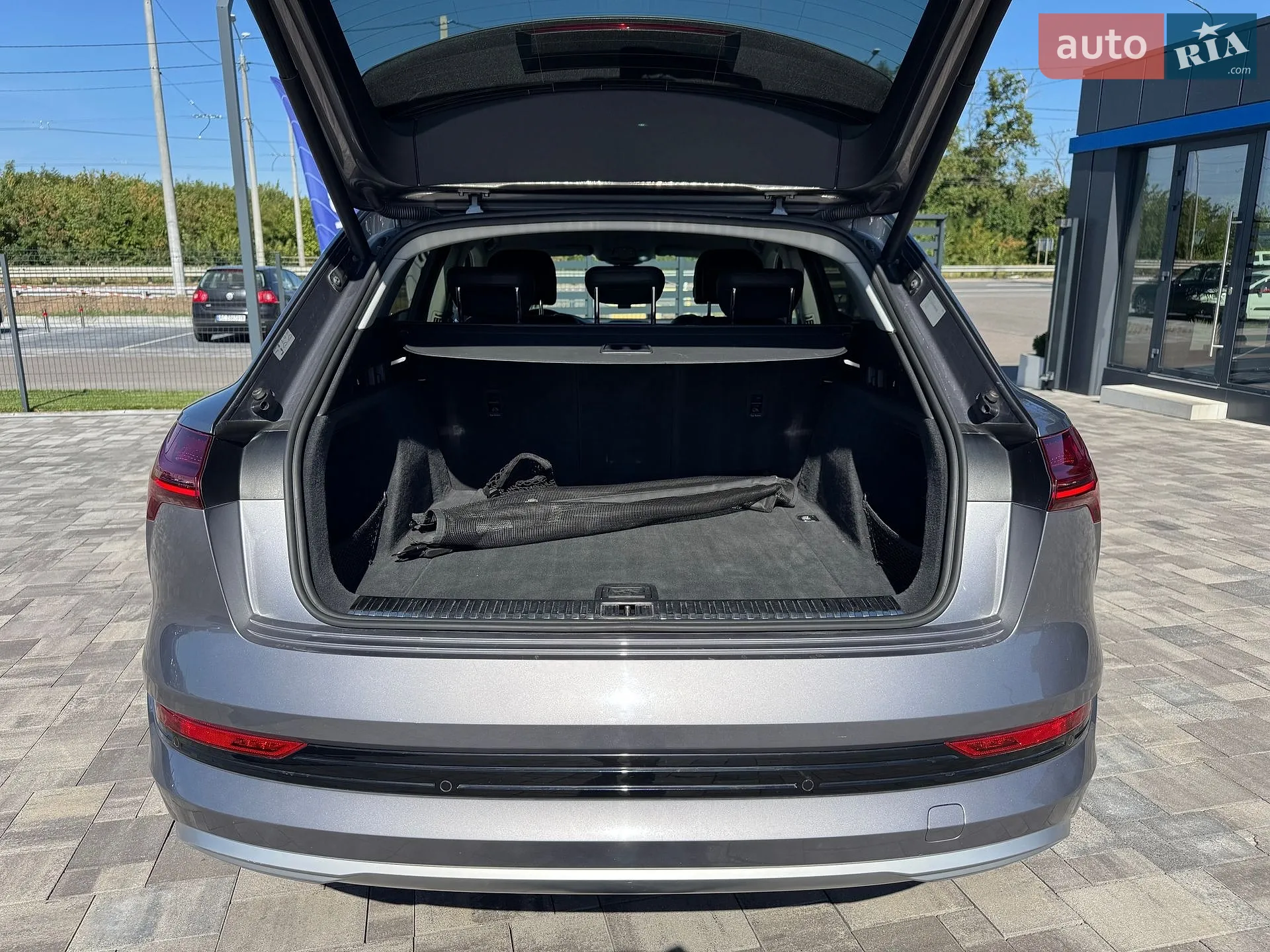 2019 Audi e-tron - мініатюра 28