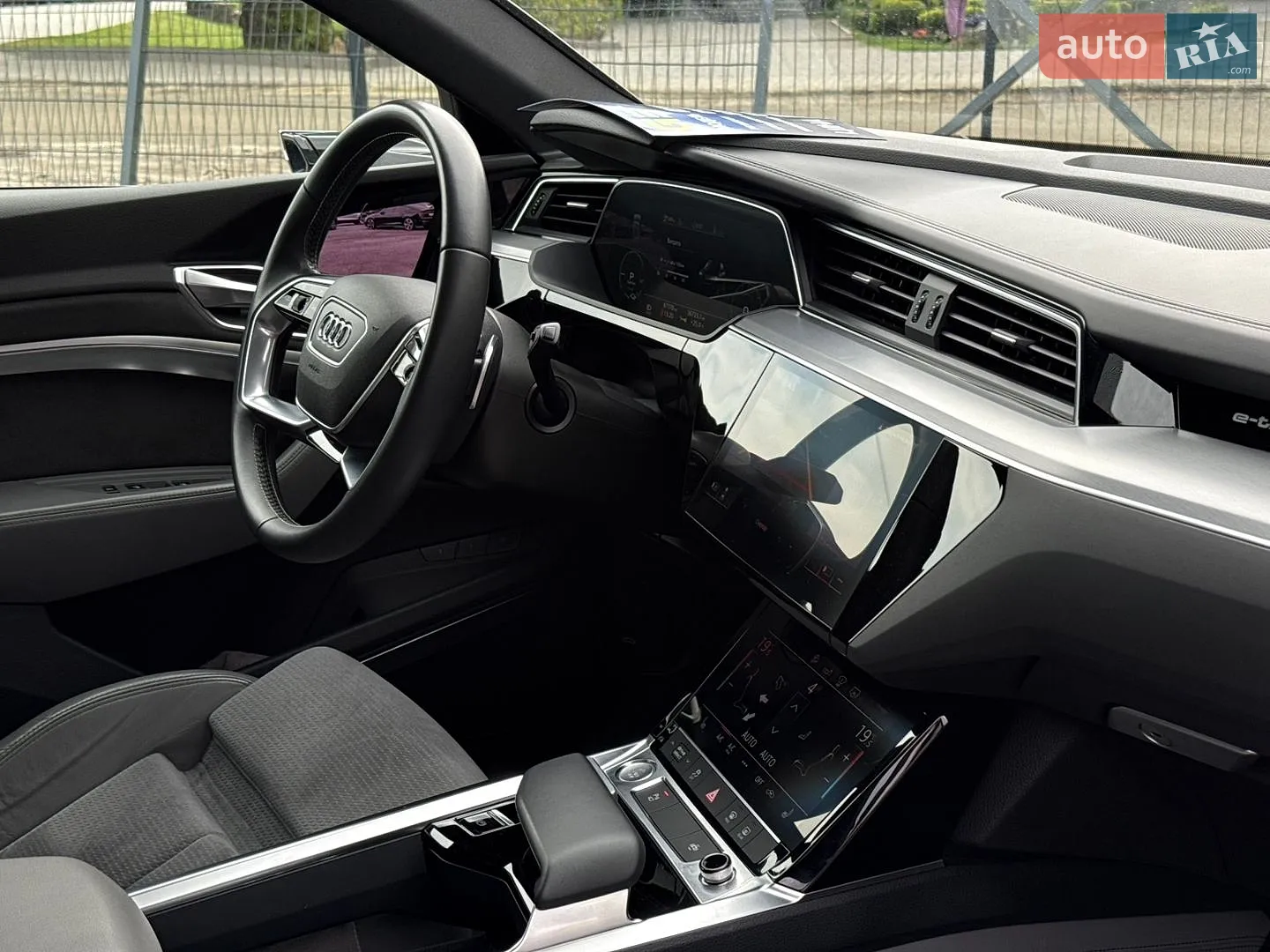 2020 Audi e-tron - мініатюра 27