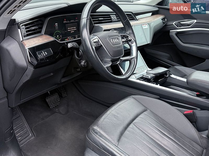Позашляховик / Кросовер Audi e-tron 2019 в Луцьку