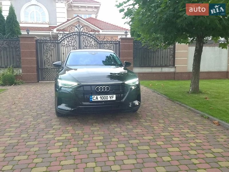 Позашляховик / Кросовер Audi e-tron 2020 в Черкасах