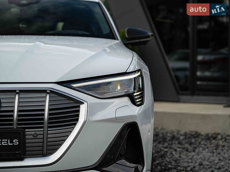 Позашляховик / Кросовер Audi e-tron 2020 в Чернівцях