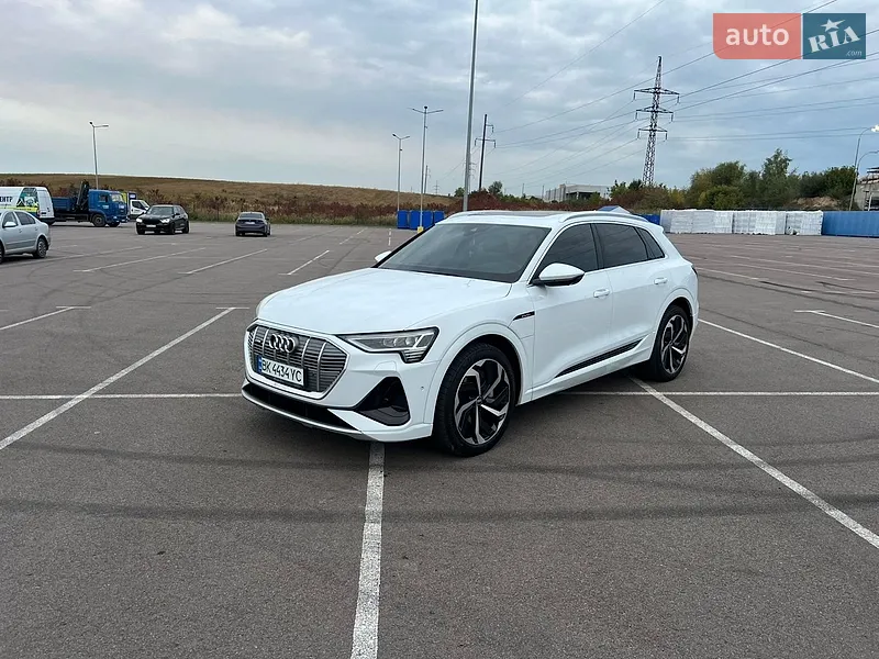 Audi e-tron 2021